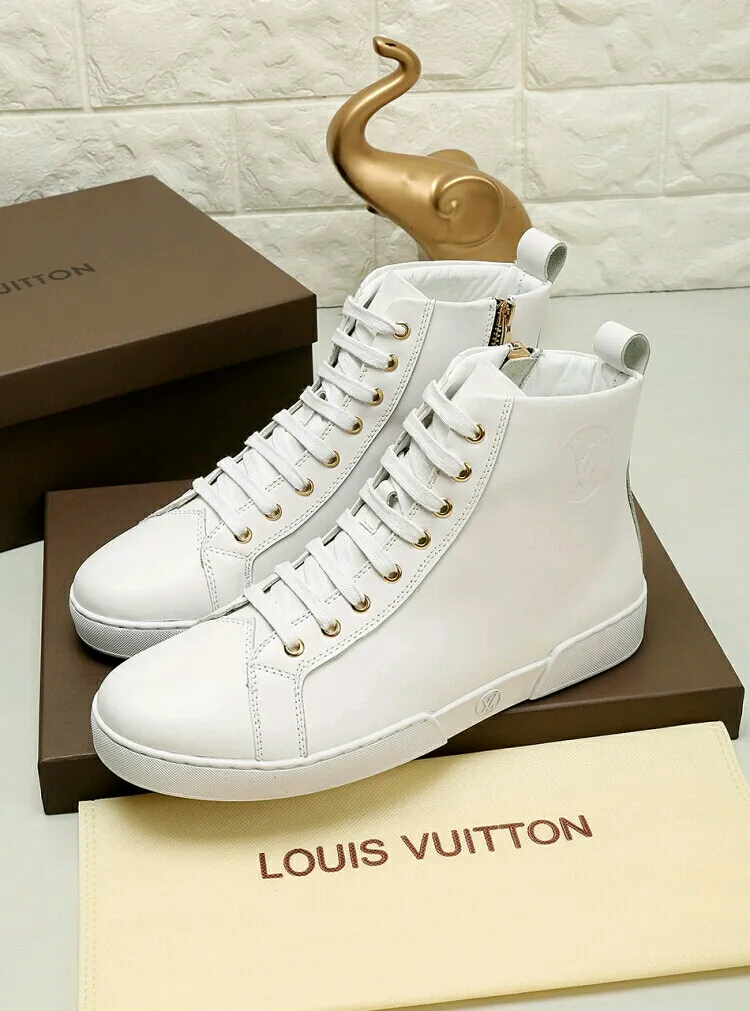 Factory price: 440💰 LV’s new men’s boots are on the market, the Korean version has a zipper design on the inside! The latest color combination in the L classic series! Original 1:1 exclusive molded custom model👍👍👍Simple and generous, super versatile, comfortable and highly fitting, exclusive🚇️Upper: imported top-quality fine cowhide fabric, lining: custom soft sheepskin, high-density rubber outsole🏆🏆🏆Welcome all sellers to sell in the picture above, one piece can be shipped on behalf of the customer, code number 38-44 (45 code can be customized)
